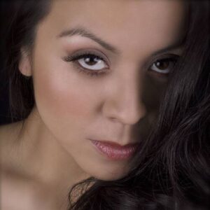 Alejandra Flores
