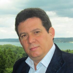 Amir Valle