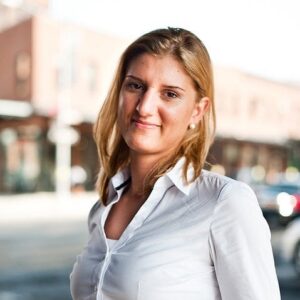 Ellie Cachette