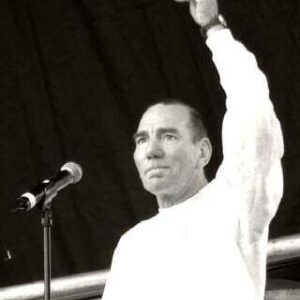 Pete Postlethwaite