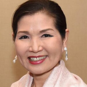 Yumi Hogan